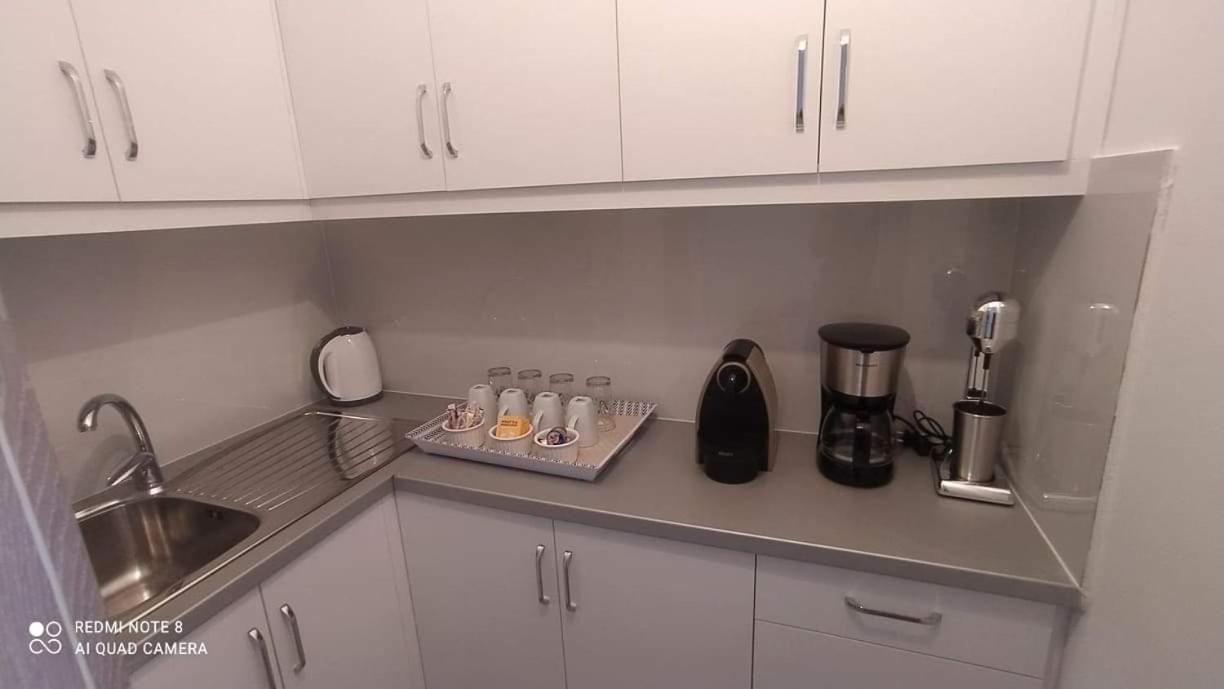סרנדה Meto Rooms מראה חיצוני תמונה