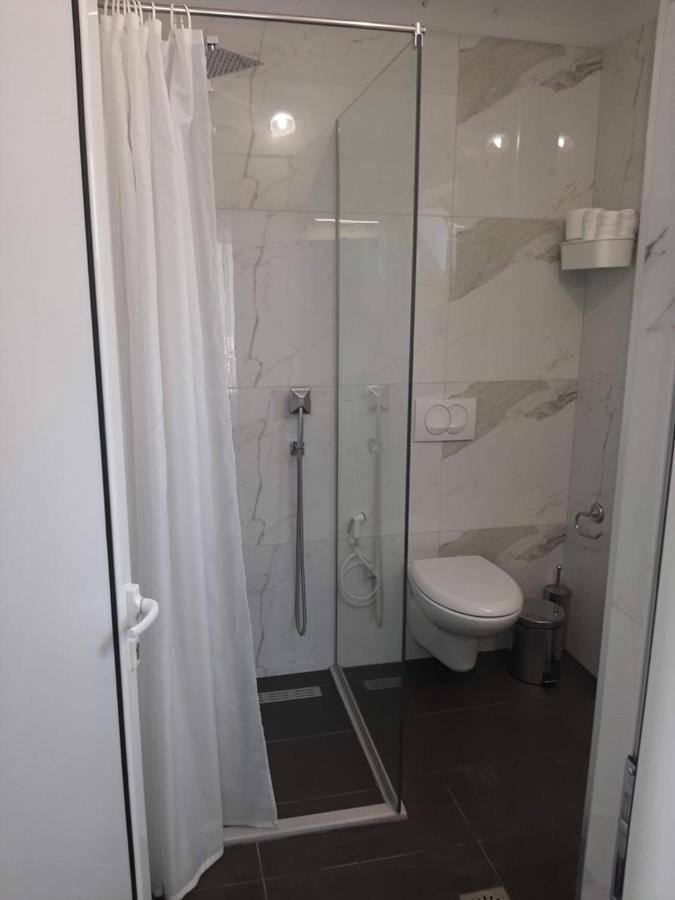 סרנדה Meto Rooms מראה חיצוני תמונה