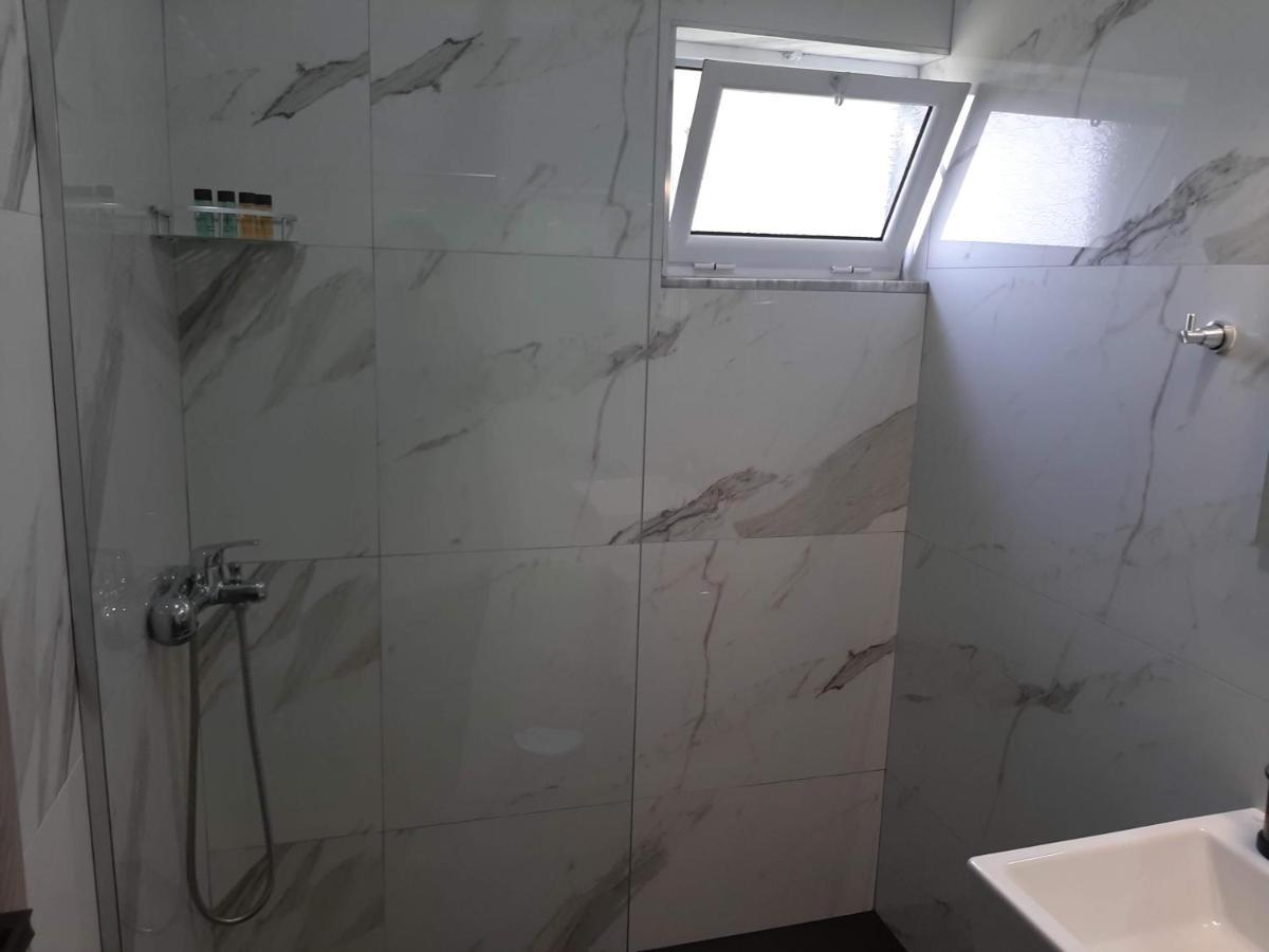 סרנדה Meto Rooms מראה חיצוני תמונה