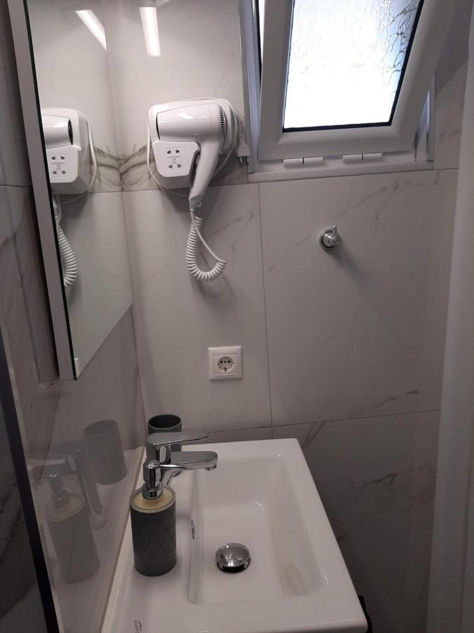 סרנדה Meto Rooms מראה חיצוני תמונה