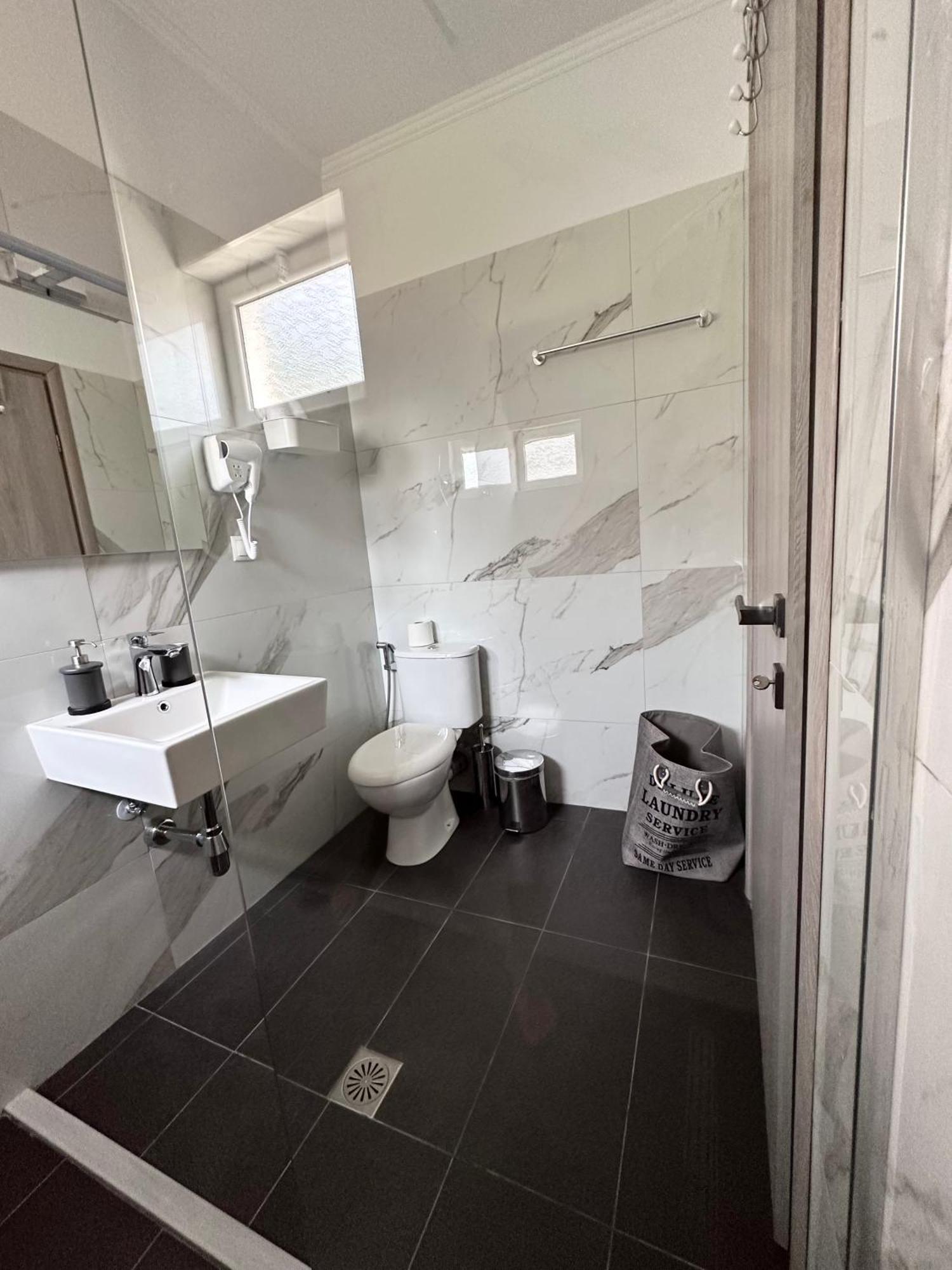 סרנדה Meto Rooms מראה חיצוני תמונה